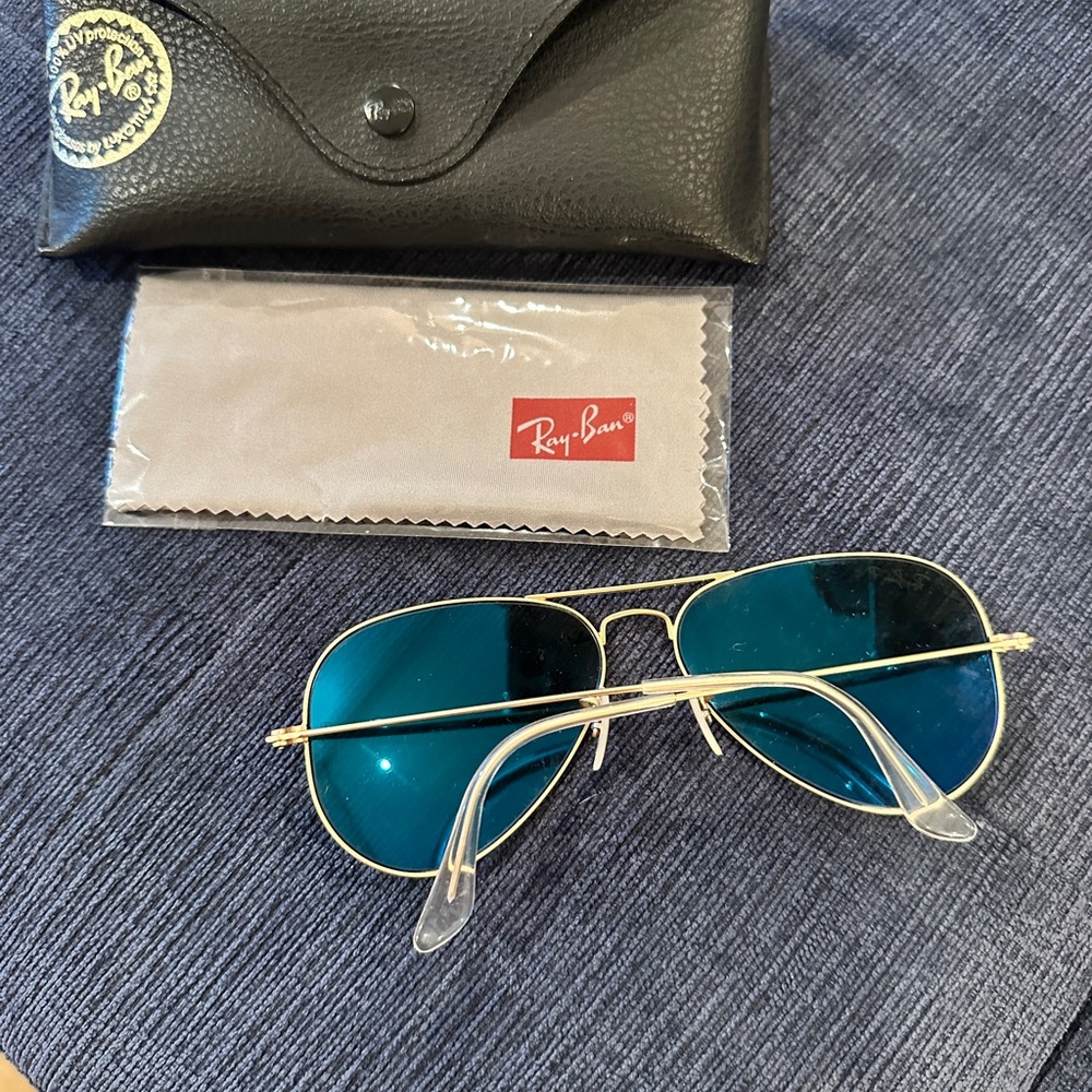 Blue Reflective Ray Ban Aviators Matte Gold Metal Blue lens, pristine condition